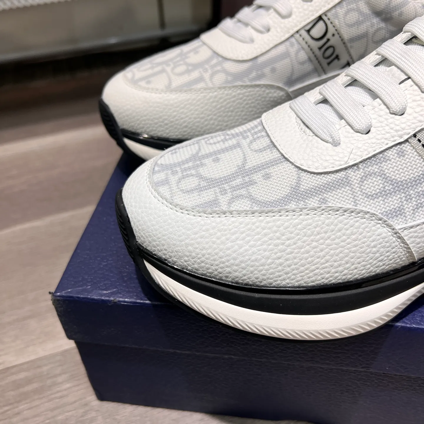 Factory price: 420💰"Dior"⚠️⚠️Top purchasing agent🔍🔍Men's 2025HK counters are on sale simultaneously. Sole: The original sole is specially provided by the original factory. The exclusive movable molded sole is super comfortable. The original factory is made with the original product🔍🔍, sheepskin foot pads, mesh lining💪Details determine the quality. We only make shoes with our heart. You can enter and leave the counter at will. Welcome to compare 🇮🇹Size number: 38-44, customized 45